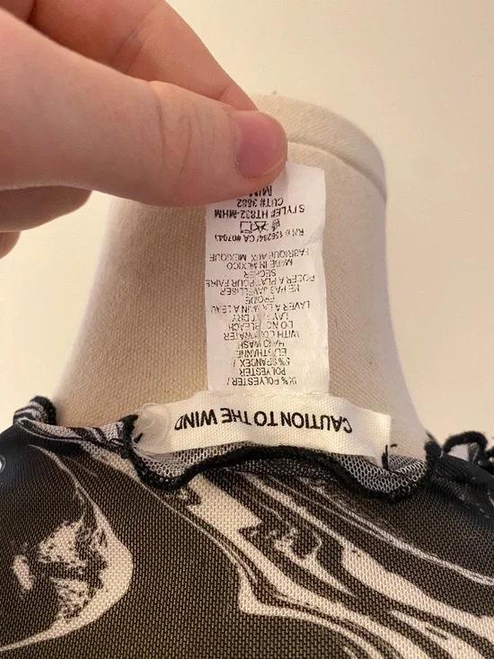 Caution To The Wind Black & White Swirl Short Sleeve Top - Picture 6 of 7